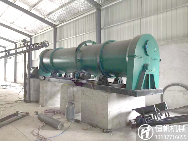 有机肥生产线的出现使无人问津的猪粪成了“香饽饽”(图1) 猪粪有机肥生产线