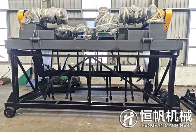 有机肥翻堆机(翻抛机)设备多少钱?(图1) 槽式翻堆机