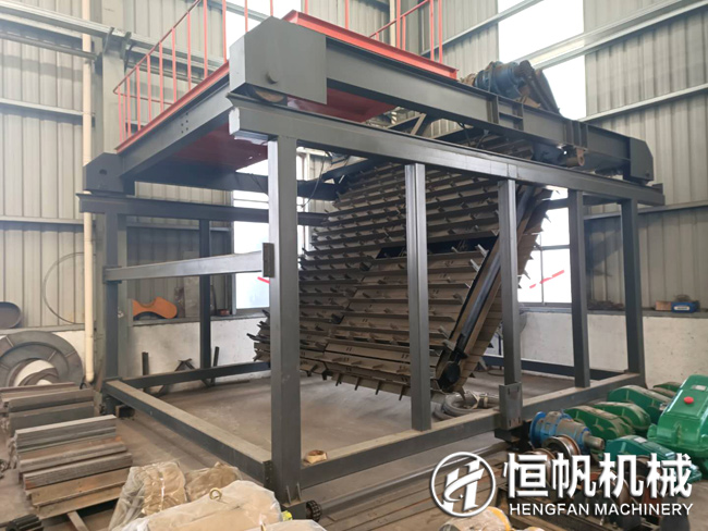 有机肥翻堆机(翻抛机)设备多少钱?(图3) 链板翻堆机